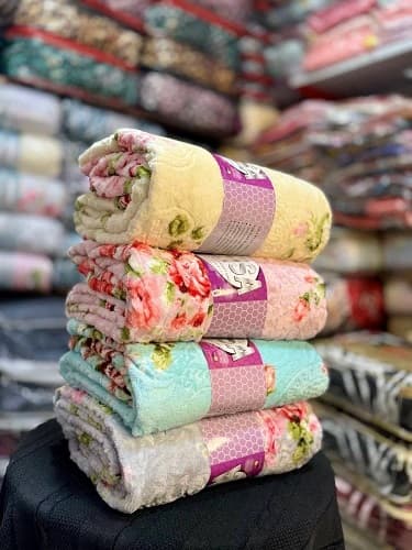 تصویر 2 از پتو تیسا طرح گل موجود در رنگ های گوناگون